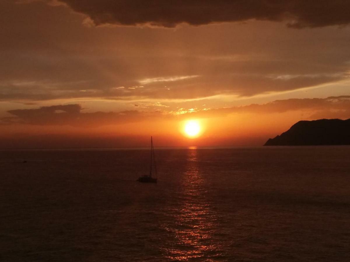 Ca'La Luna - In Centro Con Terrazza Daire Riomaggiore Dış mekan fotoğraf